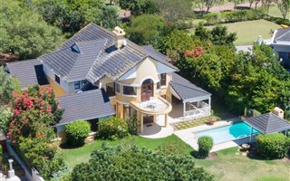 4 Bedroom House in Keurboomstrand