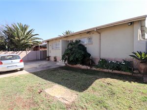 3 Bed House in Wannenburghoogte