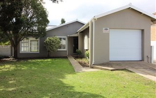 3 Bedroom House in Dormehlsdrift
