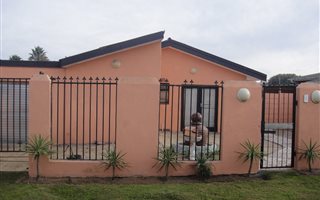 5 Bedroom House in Peerless Park