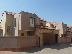 3 Bed Cluster in Constantia Kloof