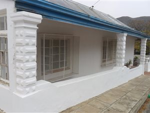 3 Bedroom House in Graaff Reinet