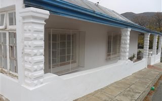 3 Bedroom House in Graaff Reinet