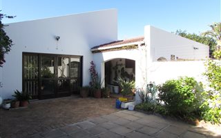 3 Bedroom House in Hout Bay and surrounds