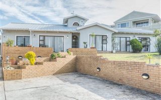 4 Bedroom House in Lovemore Heights
