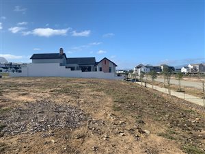 477 m² Land available in Sitari