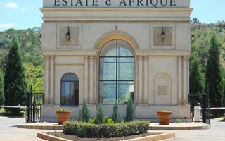 933 m² Land available in Estate D Afrique