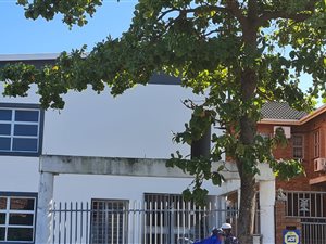 160 m² Commercial space in Chatsworth Central