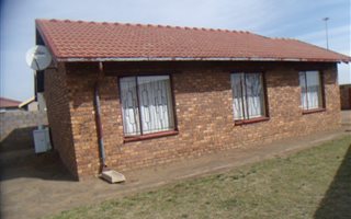3 Bedroom House in Geluksdal