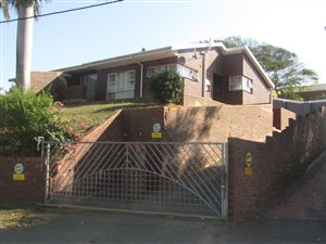 4 Bed House in Clare Estate