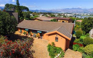 5 Bedroom House in Heldervue