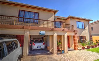 5 Bedroom House in Glen Erasmia