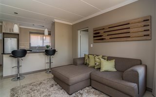 2 Bedroom Apartment in Rooihuiskraal North