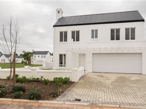 3 Bed House in Koelenbosch Country Estate