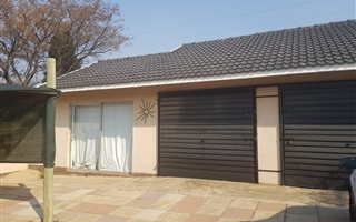 3 Bedroom House in Glenanda