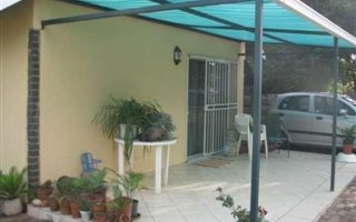 2 Bedroom Garden Cottage in Brackendowns
