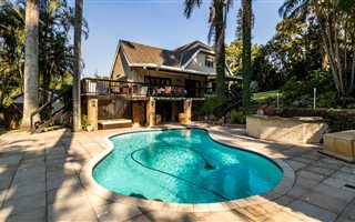 4 Bedroom House in Woodside