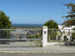 791 m² Land available in Heldervue