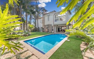 5 Bedroom House in Fourways Gardens
