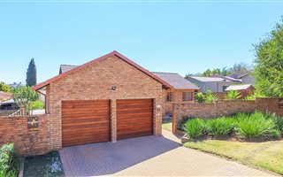 4 Bedroom House in Marais Steyn Park
