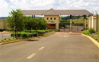 8685 m² Land available in Mooikloof Glen