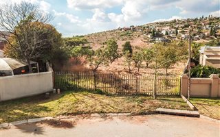 1767 m² Land available in Rangeview