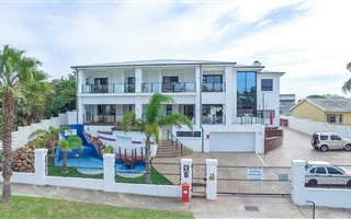 10 Bedroom House in Humewood