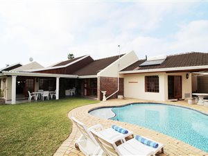 4 Bed House in Bonza Bay