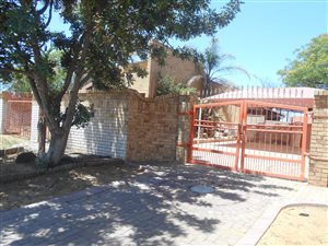 3 Bed House in Flamingo Park