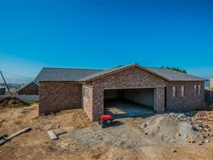 3 Bed House in Dana Bay