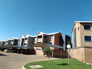 2 Bed Apartment in Kameeldrift East