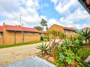 2 Bed Townhouse in Van Riebeeck Park