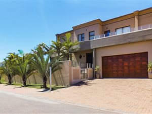 4 Bed House in Diaz Beach