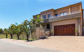 4 Bedroom House in Diaz Beach