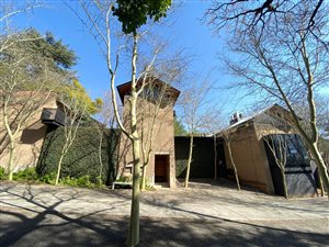 390 m² Commercial space in Forest Town