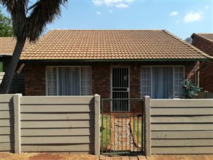2 Bed Townhouse in Die Hoewes
