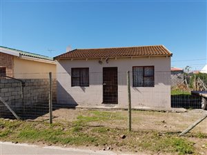 2 Bedroom House in Soweto On Sea
