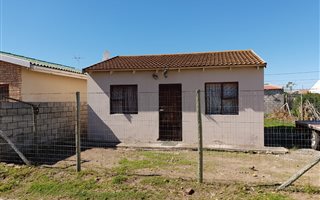 2 Bedroom House in Soweto On Sea