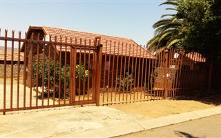 2 Bedroom House in Lotus Gardens