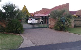 3 Bedroom Townhouse in Modelpark
