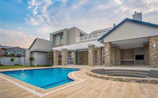 5 Bedroom House in Helderfontein Estate