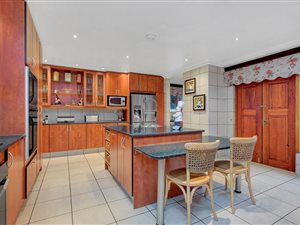 5 Bed House in Ruimsig Country Estate