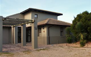 3 Bedroom House in Hartenbos Landgoed