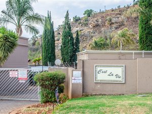 1 Bed Townhouse in Roodekrans