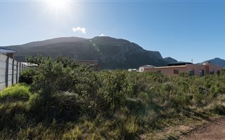 884 m² Land available in Bettys Bay