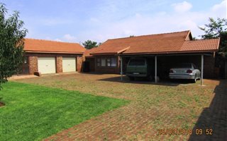 3 Bedroom House in Daggafontein