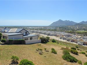 653 m² Land available in Fish Hoek