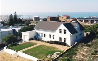 4 Bedroom House in Agulhas