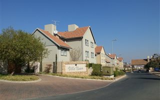 3 Bedroom Flat in Kosmosdal