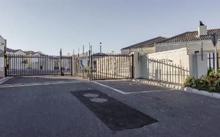 2 Bedroom Townhouse in Helderberg Estate